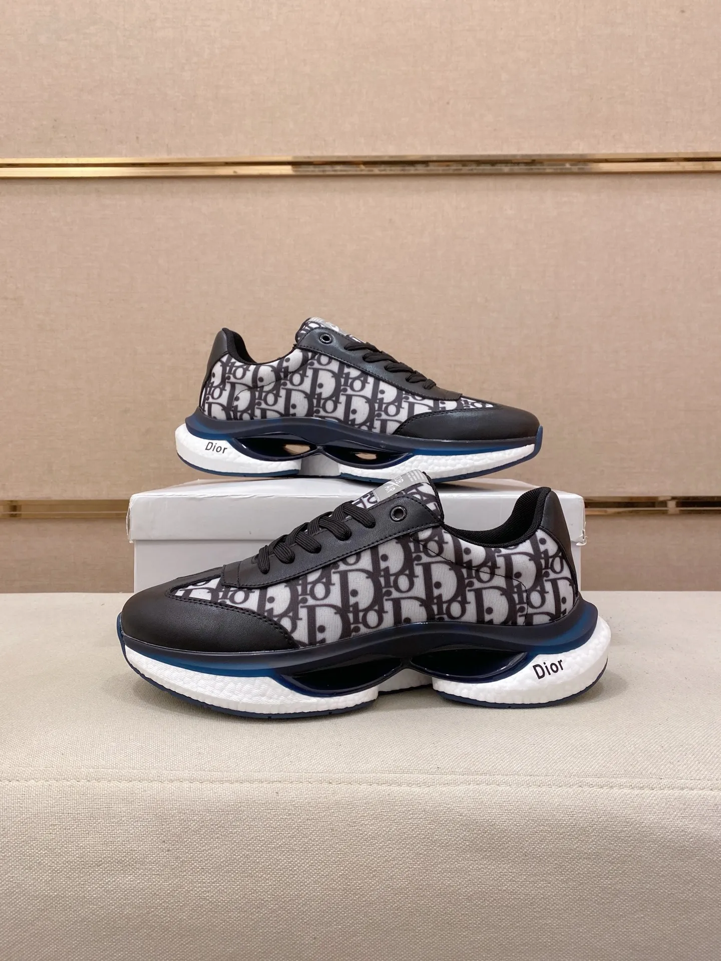 Men's shoes💰 462💰🇮🇹🇮🇹Dior d The new model is on sale at the same time at the counter. The upper 🇮🇹 is imported Italian first-layer cowhide, and the lining is fully imported sheepskin 💪💪. It is a complete 1⃣️ to 1⃣️ replica 🇮🇹💪💪, ⚠ Sole: The original sole is specially provided by the original factory. The exclusive movable molded sole is super comfortable. ⚠Original factory single goods, 🔍🔍high quality, you can enter and leave the counter at will, welcome to compare⚠. Code number:38-44